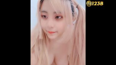 Em Gái Xinh Xắn Livestream Địt Nhau Với Bạn Trai